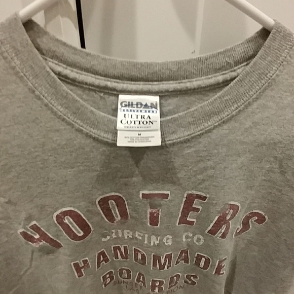 Hooters las vegas t shirt - Picture 3 of 3